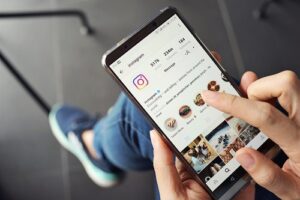 Bio di Instagram keren undang audiens untuk mengikuti